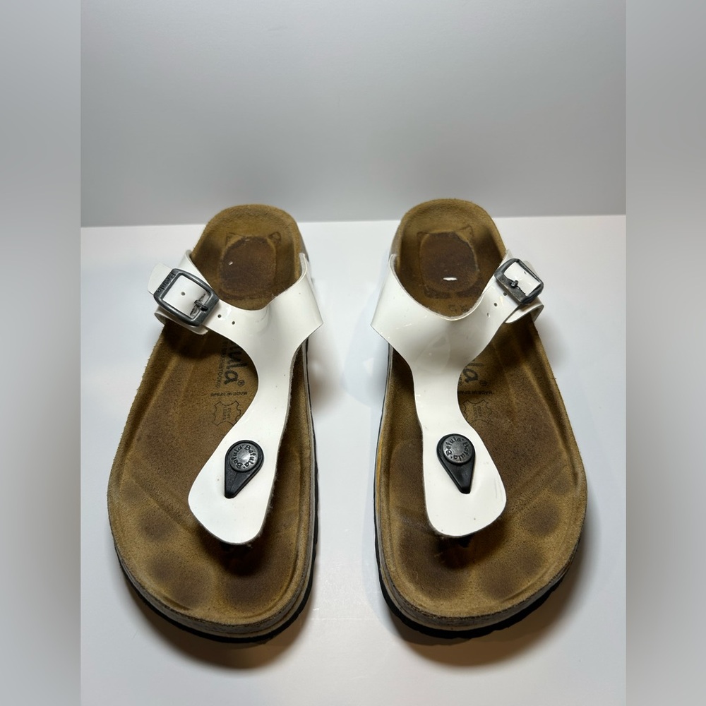Betula size 38 White Patent Leather Gizeh Sandals